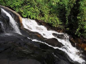 Another_view_of_the_waterfall-300x225.jpg