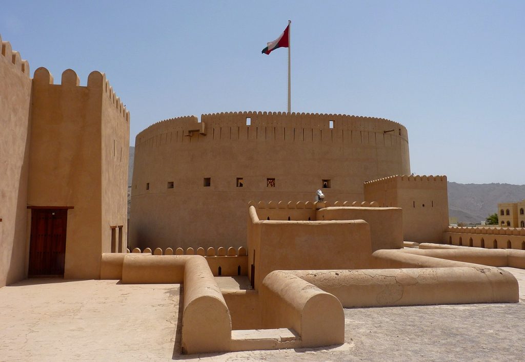 1280px-Nizwa_Fort_in_Oman_2